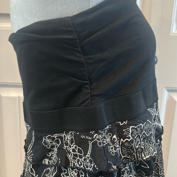 Express Large Black Floral Tiered Strapless Dress - Picture 7 of 10